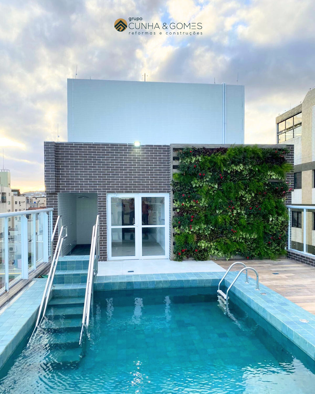 Assentamento de piso, revestimento no terraço (lobby) e na área da piscina
